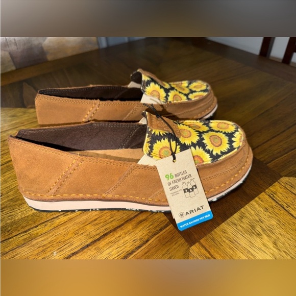 SOLDNWT Ariat sun flowers cruiser leather and textile upper size 9 - Picture 2 of 9